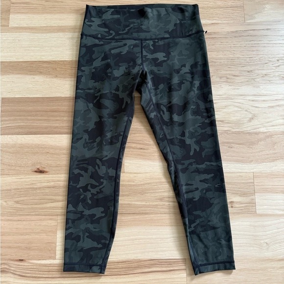 Lululemon Wunder Under Crop leggings in a camouflage pattern size 12 - Picture 6 of 10